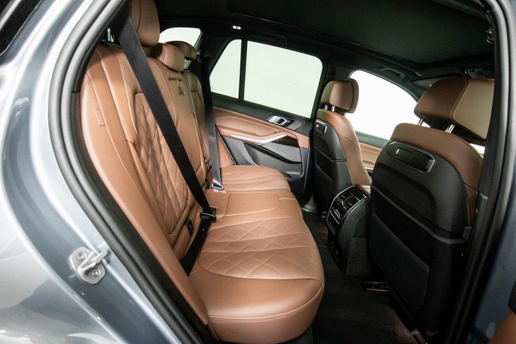 Used 2025 BMW X5 xDrive40i image 12