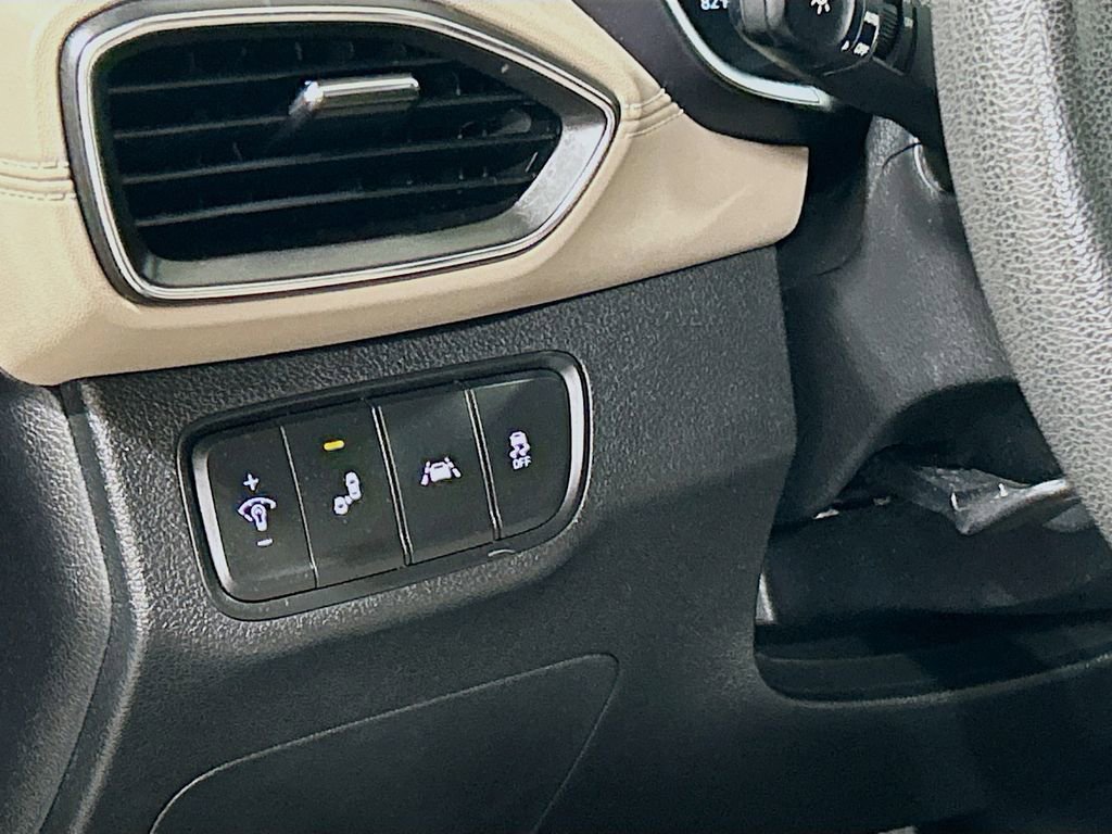 Used 2020 Hyundai Santa Fe SEL w/ Cargo Package FWD image 8