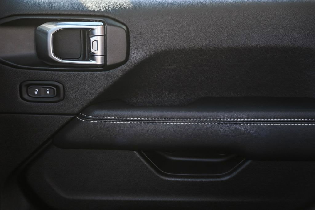 Used 2023 Jeep Wrangler Unlimited Sahara image 21