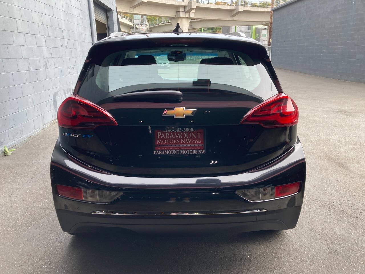 Used 2017 Chevrolet Bolt Premier w/ Driver Confidence II Package FWD image 6