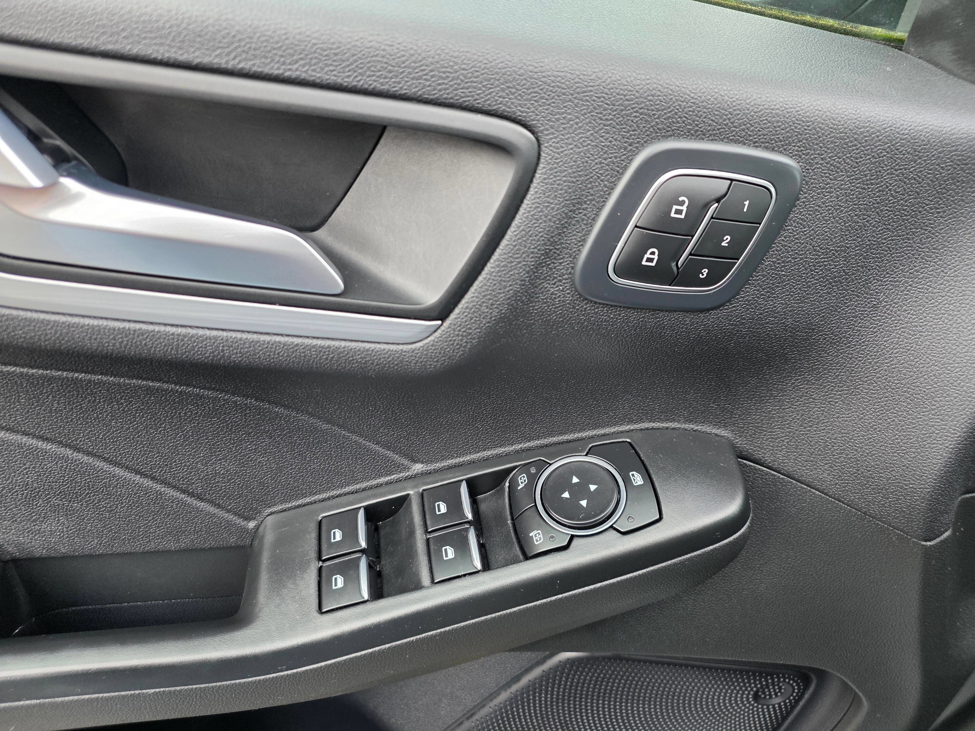 Used 2023 Ford Escape Platinum AWD/4WD image 22