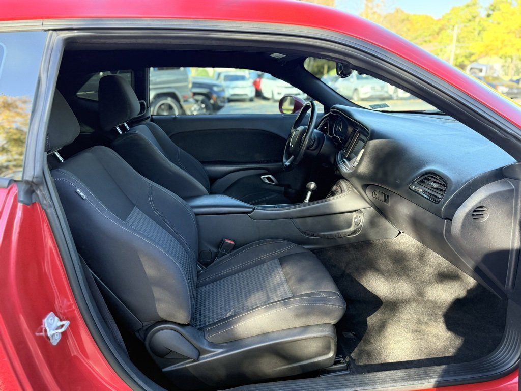 Used 2015 Dodge Challenger R/T w/ Quick Order Package 22B R/T image 27