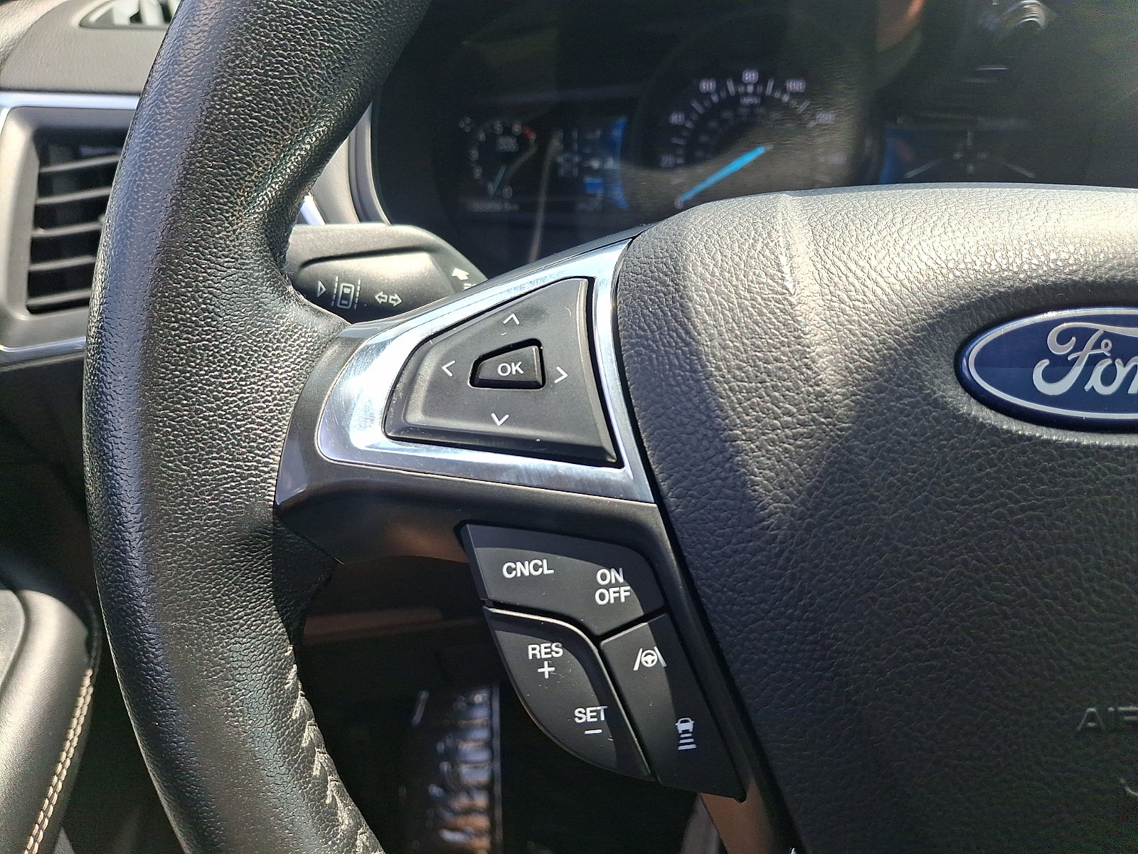 Used 2022 Ford Edge Titanium w/ Equipment Group 301A AWD/4WD image 22