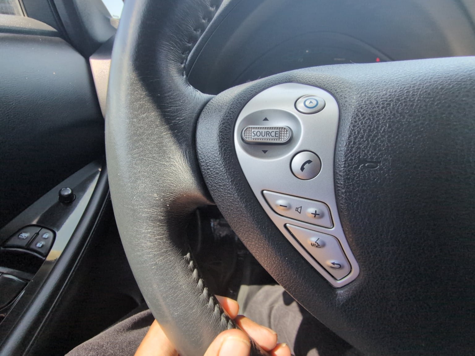 Used 2013 Nissan Leaf SL w/ Premium Pkg FWD image 22