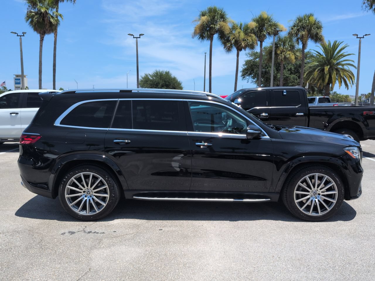 Used 2024 Mercedes-Benz GLS 580 4MATIC image 3