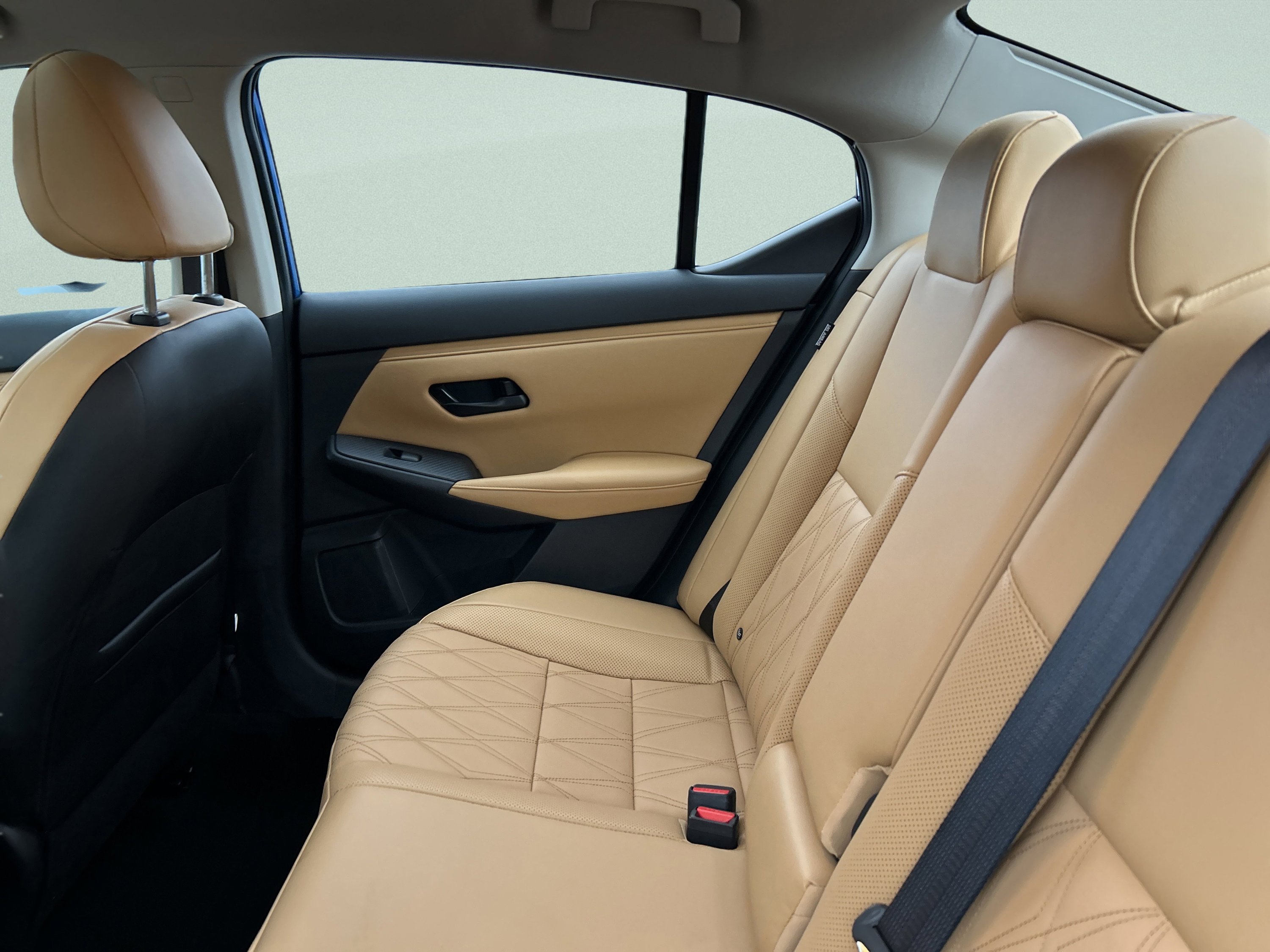 Used 2025 Nissan Sentra SV w/ SV Premium Package image 11