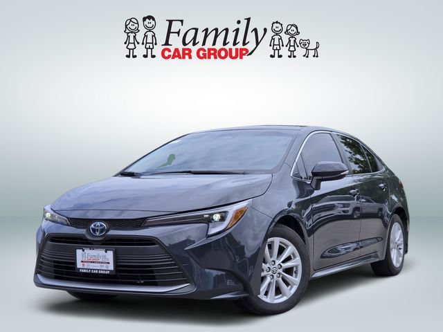 Certified 2025 Toyota Corolla XLE FWD image 1