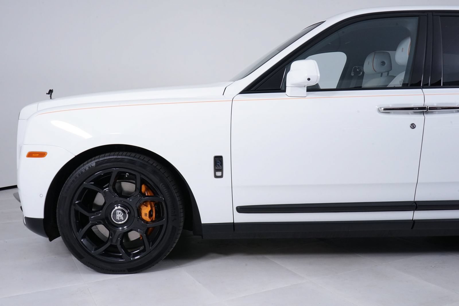 Used 2022 Rolls-Royce Cullinan Black Badge w/ Dark Exterior Package AWD/4WD image 11