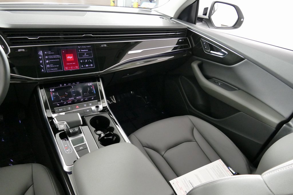 Used 2024 Audi Q8 Premium image 24