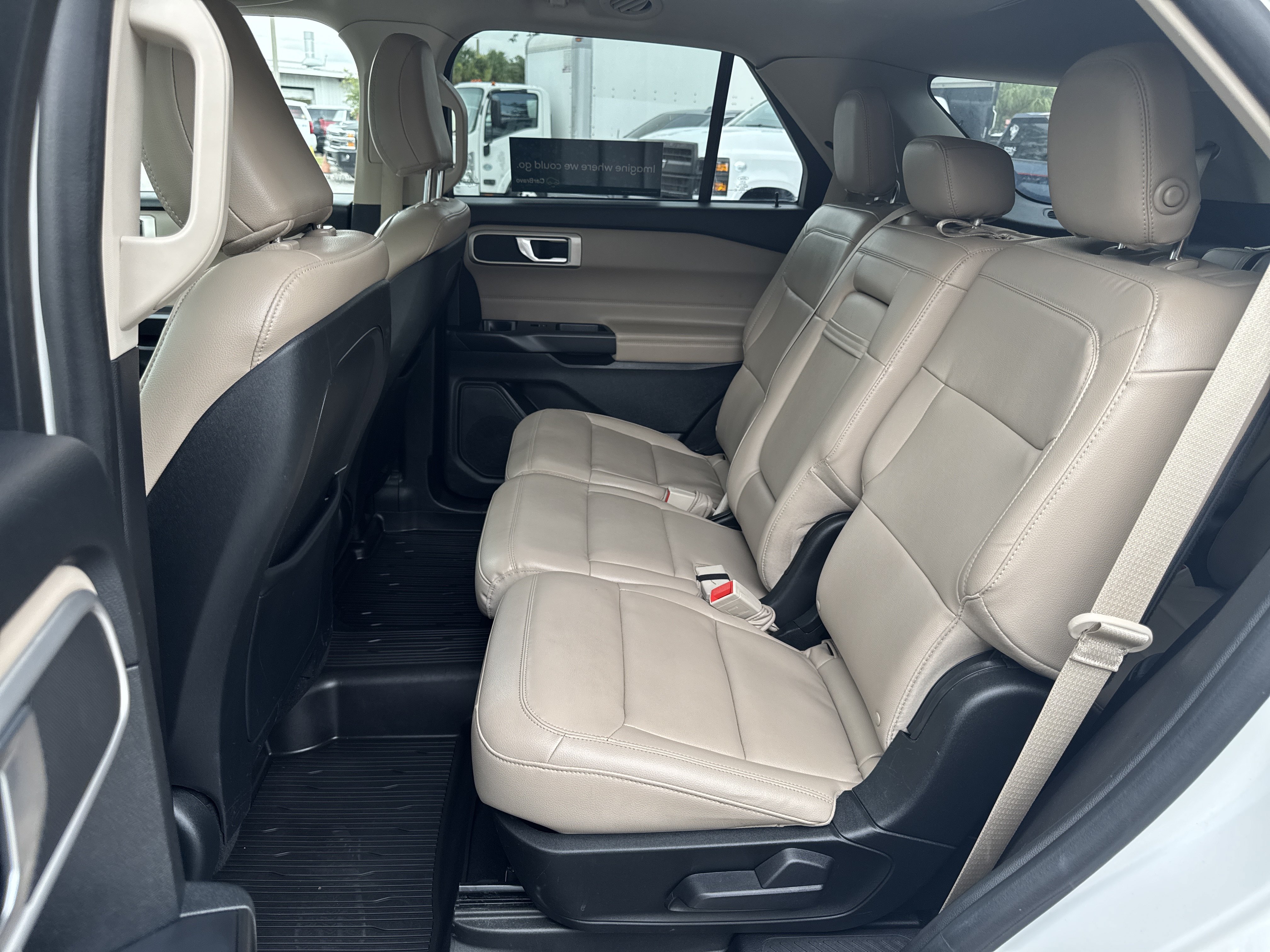 Used 2020 Ford Explorer XLT w/ Equipment Group 202A AWD/4WD image 19