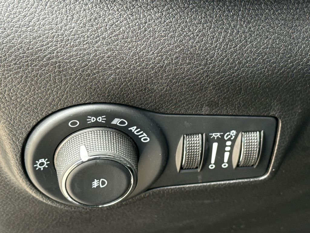 Used 2024 Jeep Compass Latitude w/ Altitude Special Edition image 20