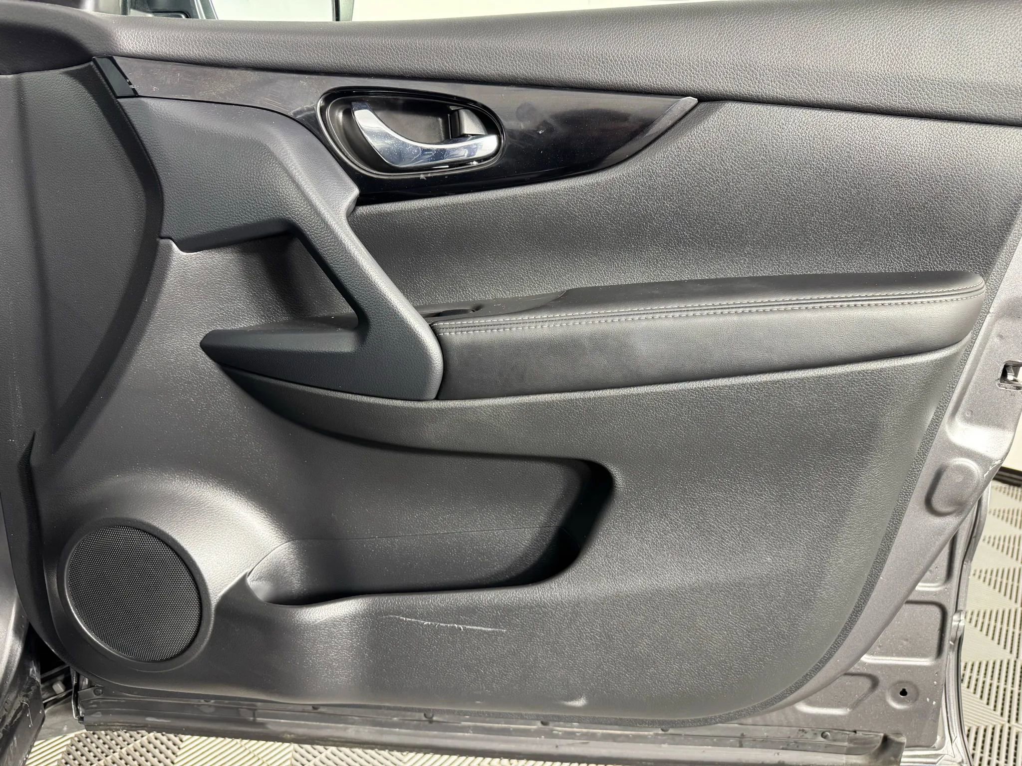 Used 2021 Nissan Rogue Sport SV image 39