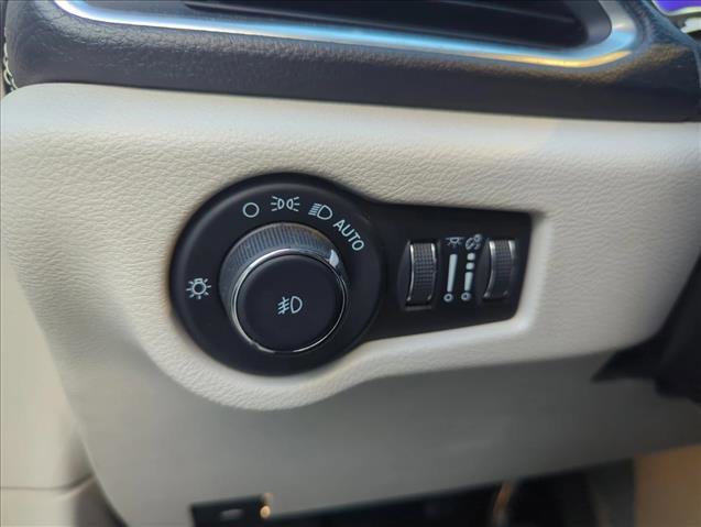 Used 2023 Chrysler Pacifica Limited image 25