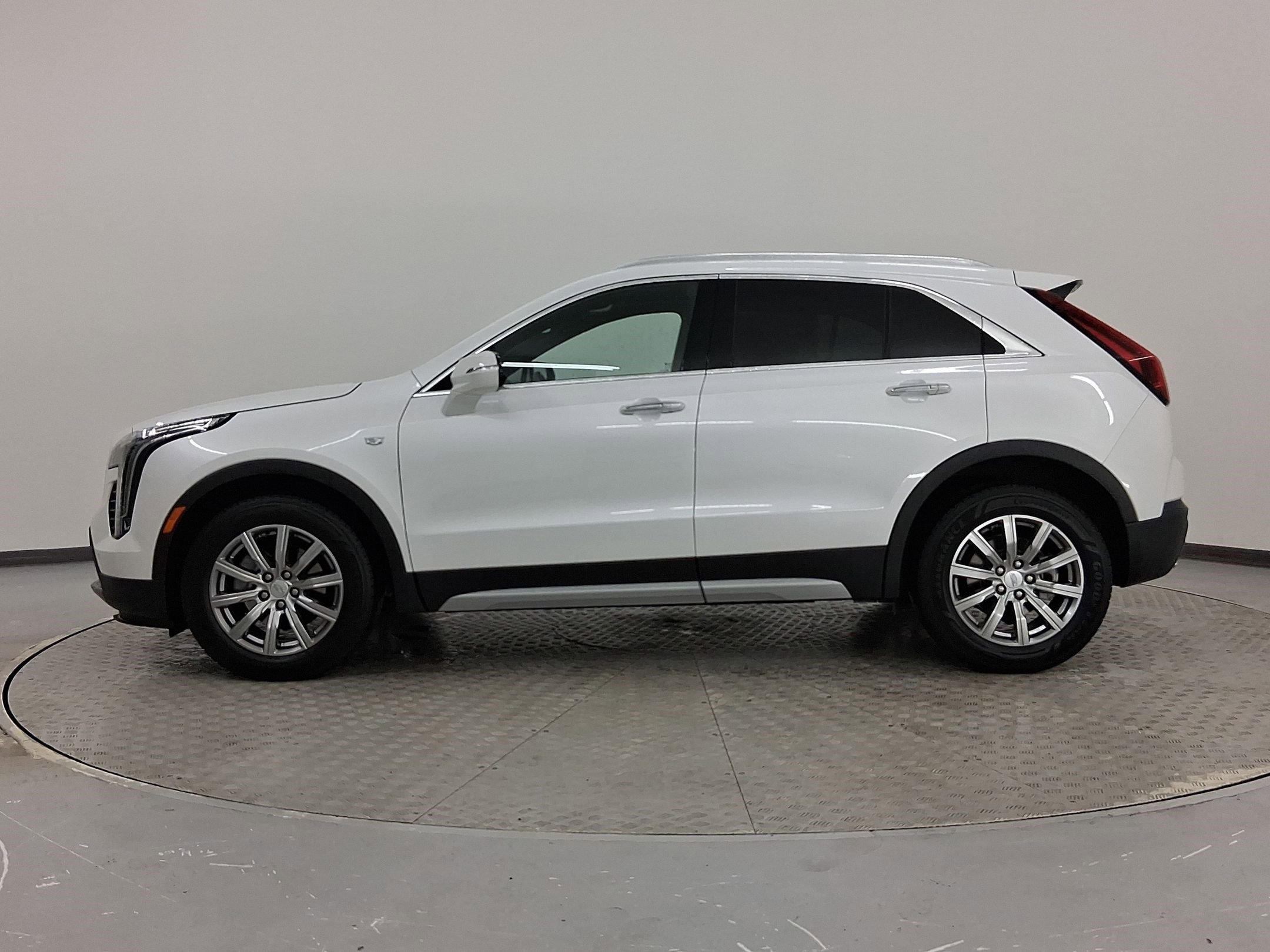 Used 2023 Cadillac XT4 Premium Luxury w/ Technology Package image 2