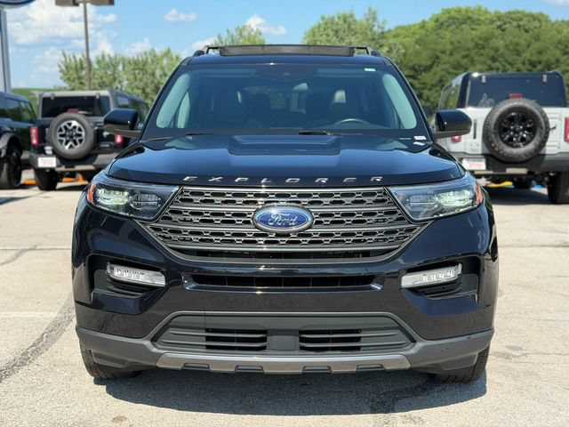 Used 2023 Ford Explorer XLT w/ Equipment Group 202A AWD/4WD image 2