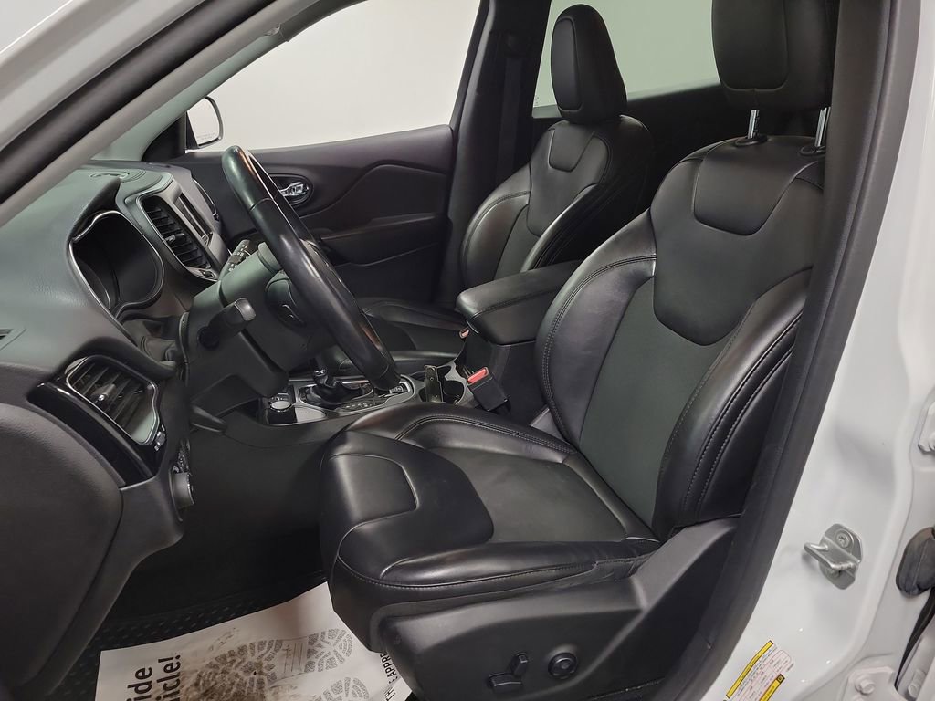 Used 2020 Jeep Cherokee Latitude Plus image 14