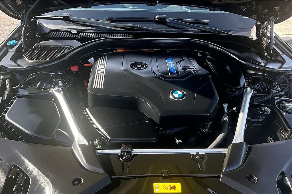 Used 2023 BMW 530e xDrive 530e iPerformance w/ Premium Package image 10