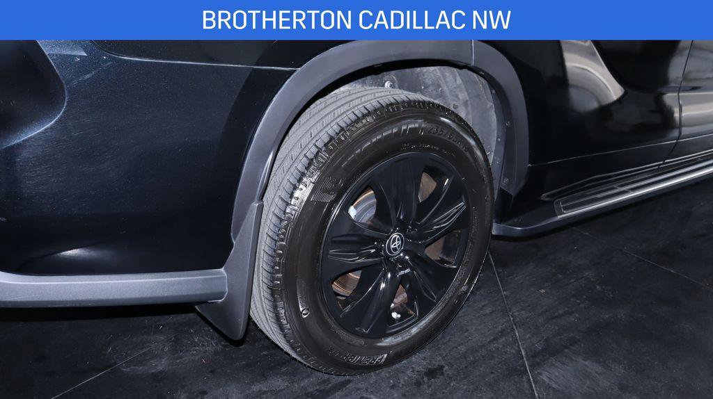 Used 2023 Toyota Highlander XLE image 14