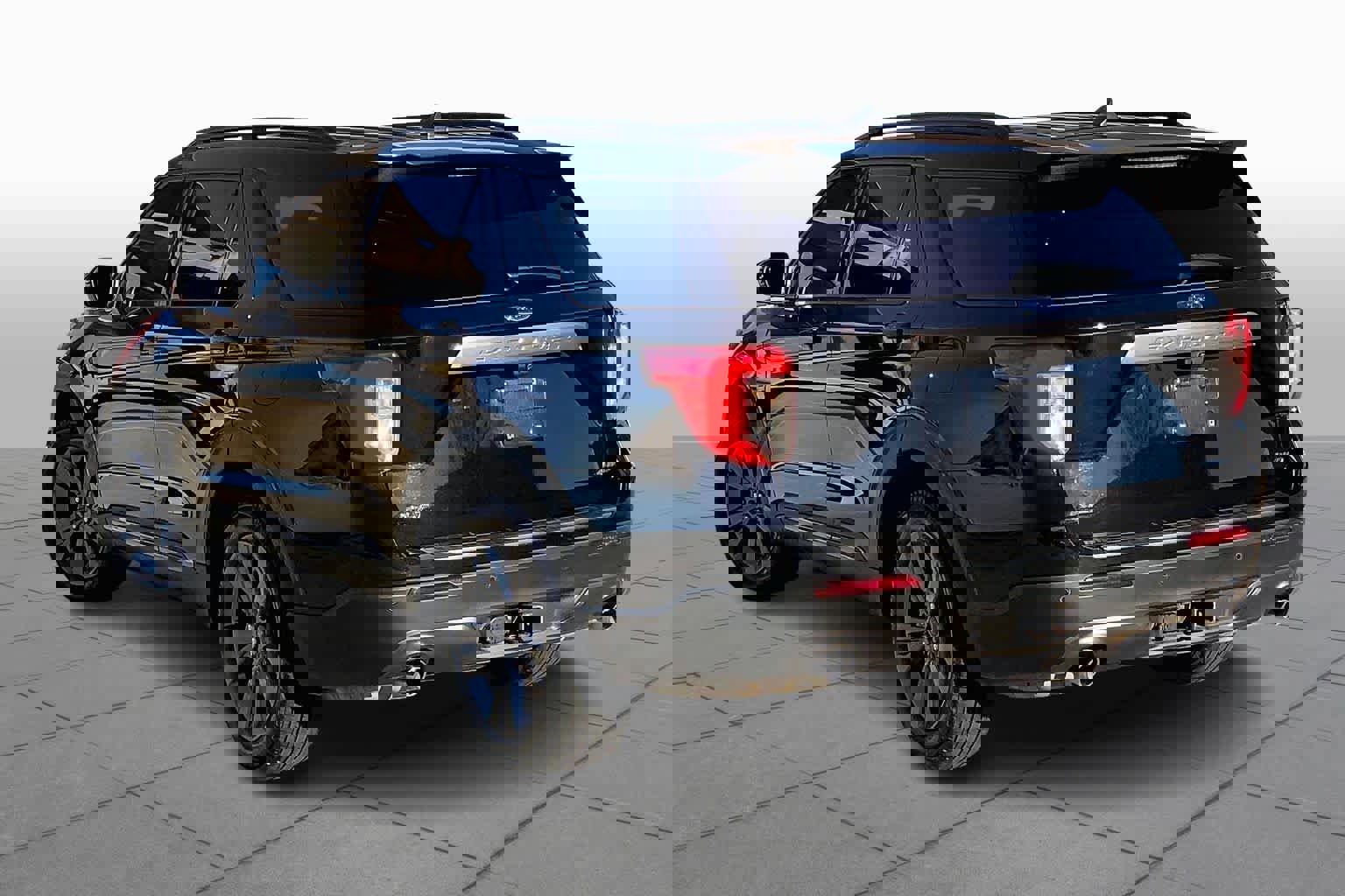 Used 2022 Ford Explorer XLT w/ Equipment Group 202A image 12