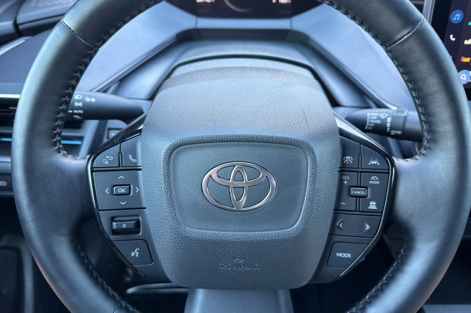 Used 2025 Toyota Prius FWD image 11