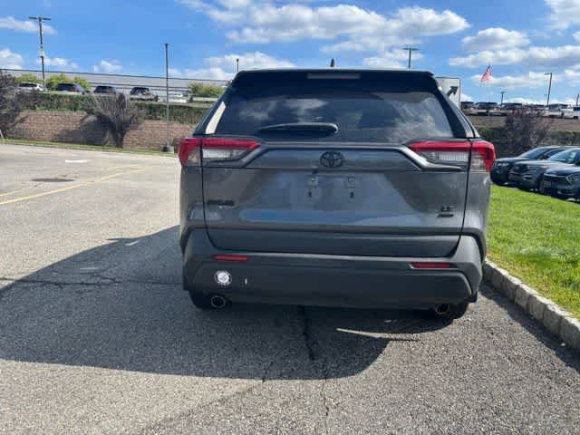 Used 2019 Toyota RAV4 LE AWD/4WD image 5
