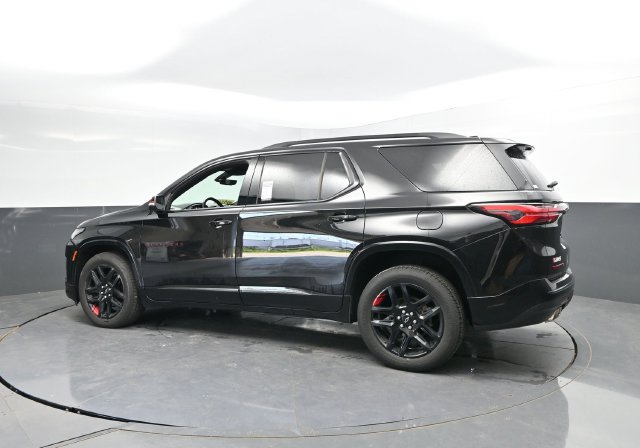 Used 2023 Chevrolet Traverse Premier w/ Redline Edition AWD/4WD image 9