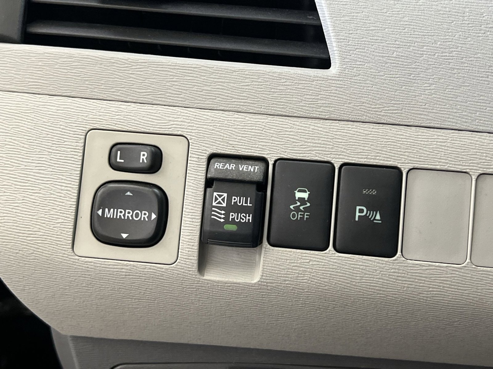 Used 2013 Toyota Sienna XLE image 33