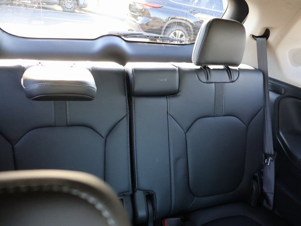 Certified 2025 Honda Pilot Touring image 13