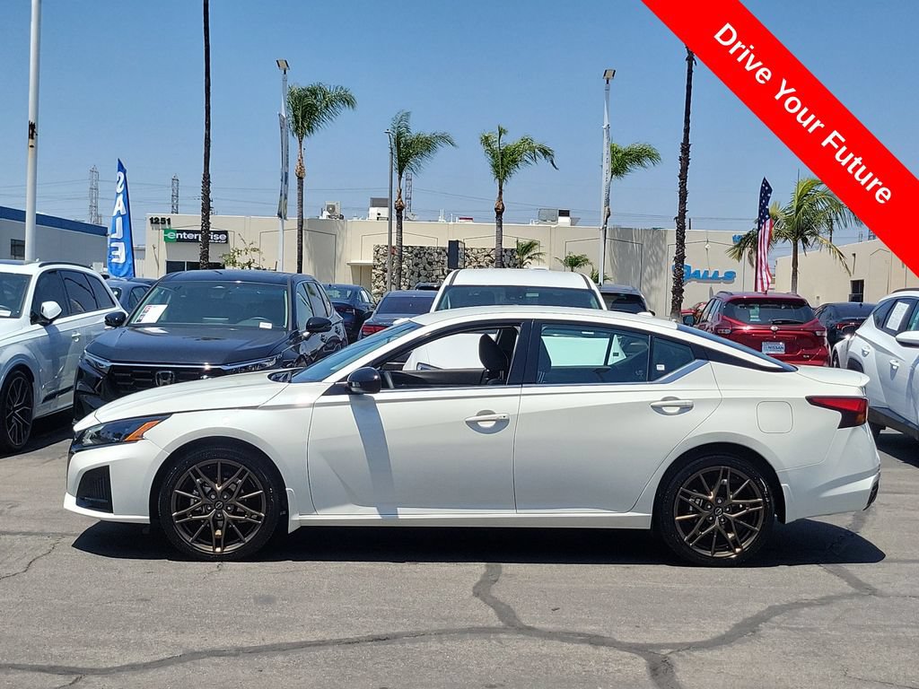 Used 2025 Nissan Altima 2.5 SR AWD/4WD image 32