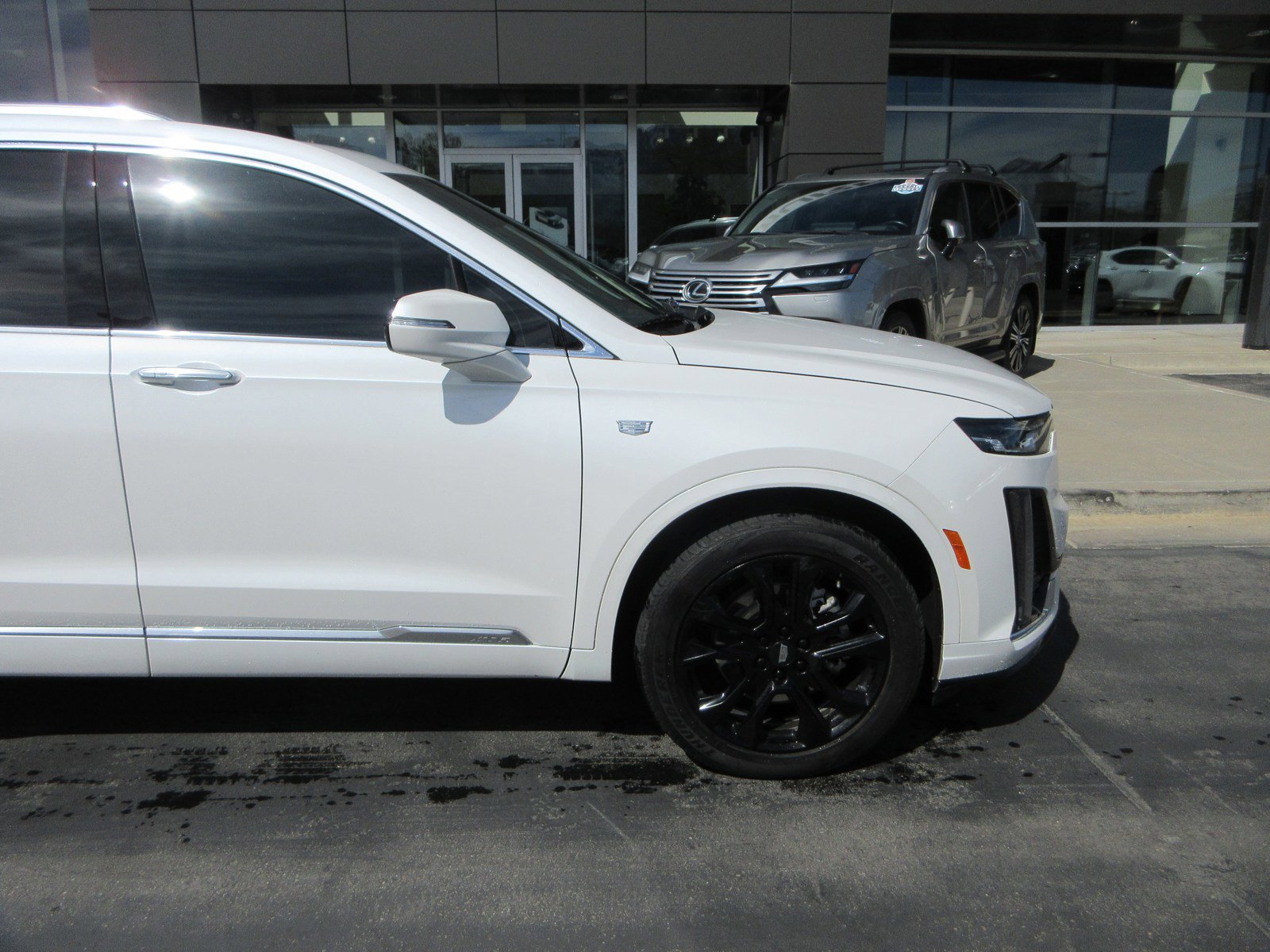 Used 2023 Cadillac XT6 Luxury image 14