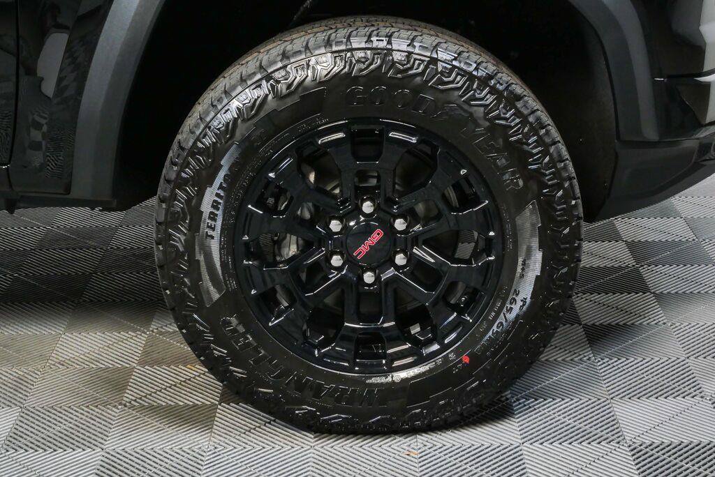 New 2026 GMC Canyon Elevation w/ Convenience Package RWD image 6