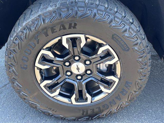 Used 2024 Chevrolet Silverado 1500 ZR2 AWD/4WD image 7