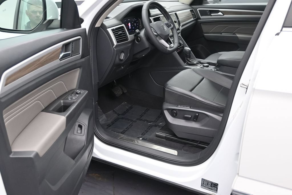Used 2023 Volkswagen Atlas SEL AWD/4WD image 11