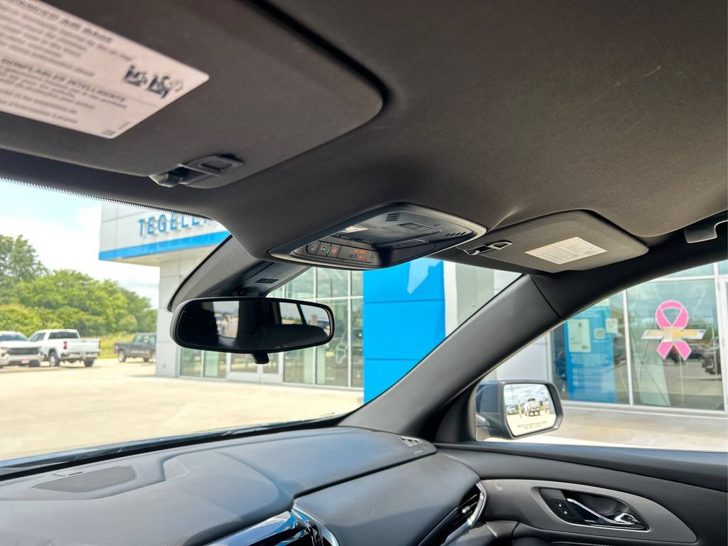 Used 2022 Chevrolet Traverse LT FWD image 16
