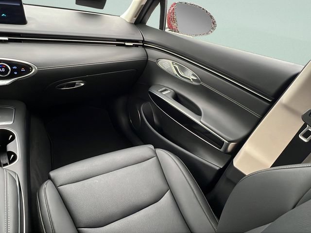 Certified 2025 Genesis GV70 2.5T AWD/4WD image 16