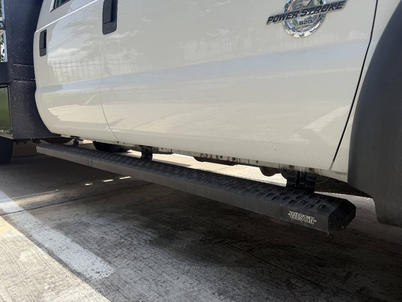 Used 2016 Ford F550 4x4 Crew Cab Super Duty image 3