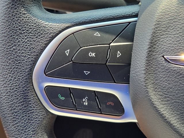 Used 2019 Chrysler Pacifica Touring Plus w/ Tire & Wheel Group FWD image 23