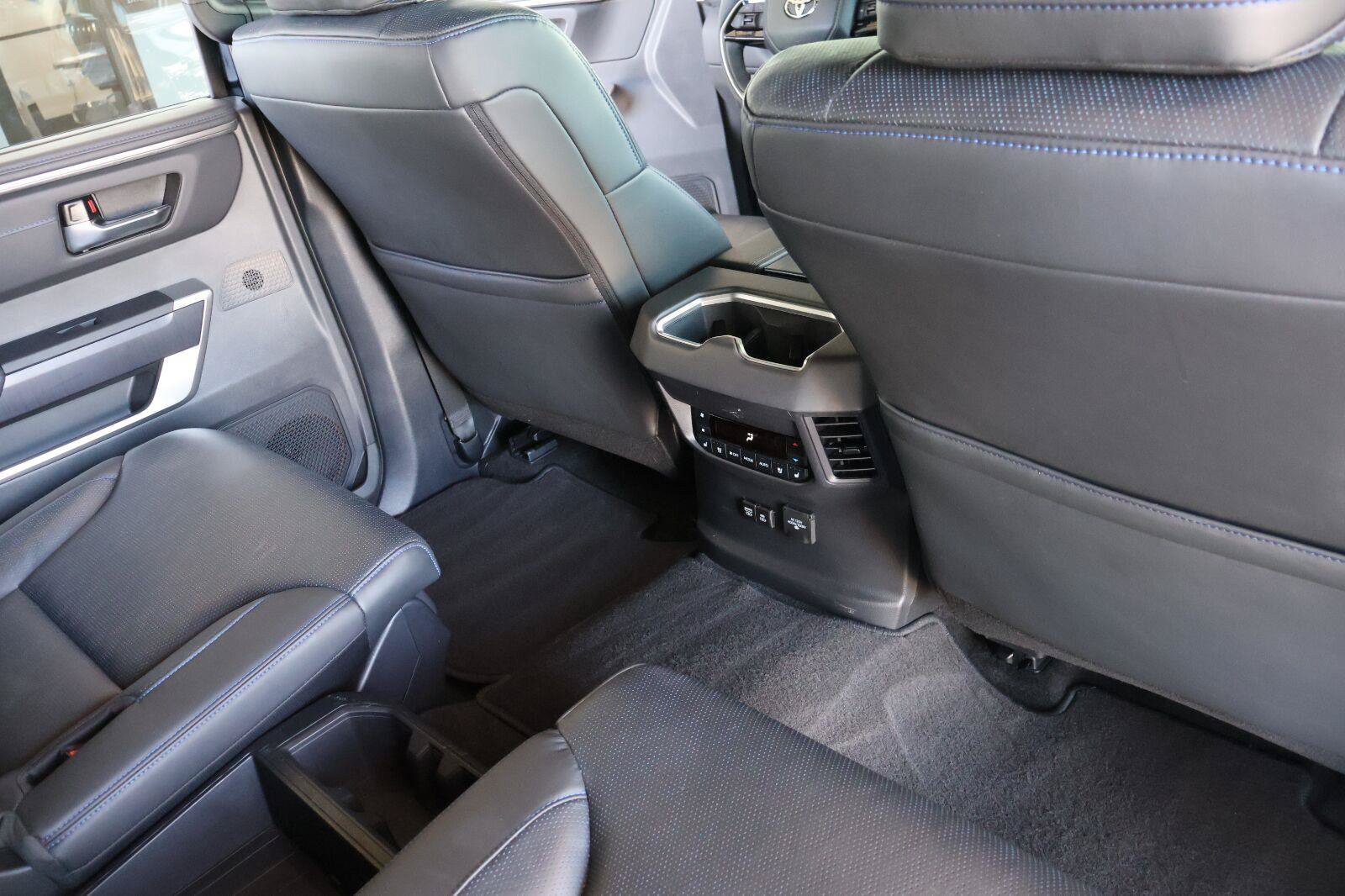 Used 2025 Toyota Sequoia Platinum AWD/4WD image 33