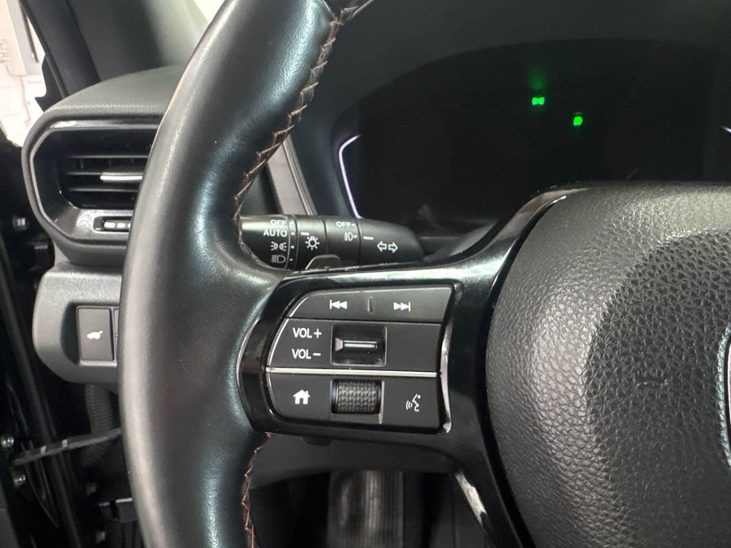 Used 2025 Honda Pilot TrailSport image 12