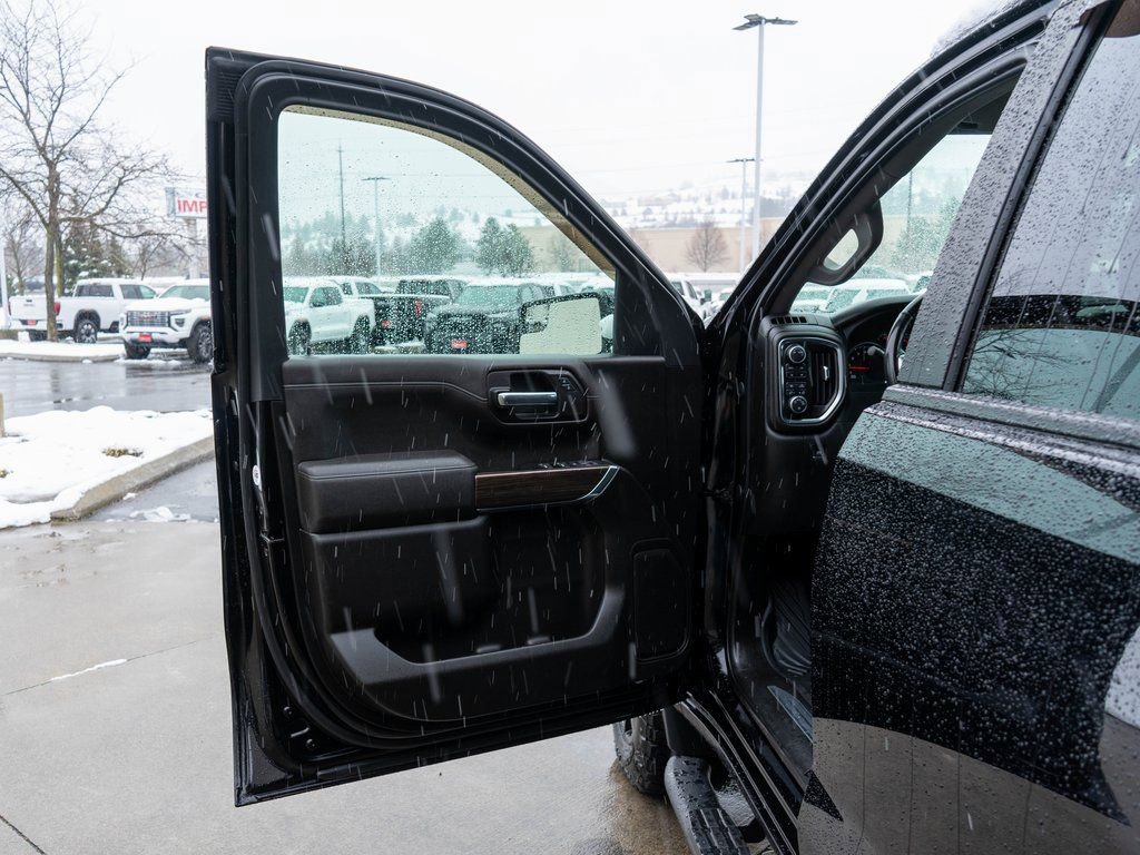 Used 2021 Chevrolet Silverado 1500 LT Trail Boss w/ Bed Protection Package image 15