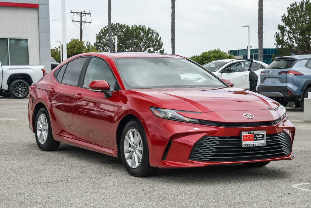 Used 2025 Toyota Camry LE FWD video 3