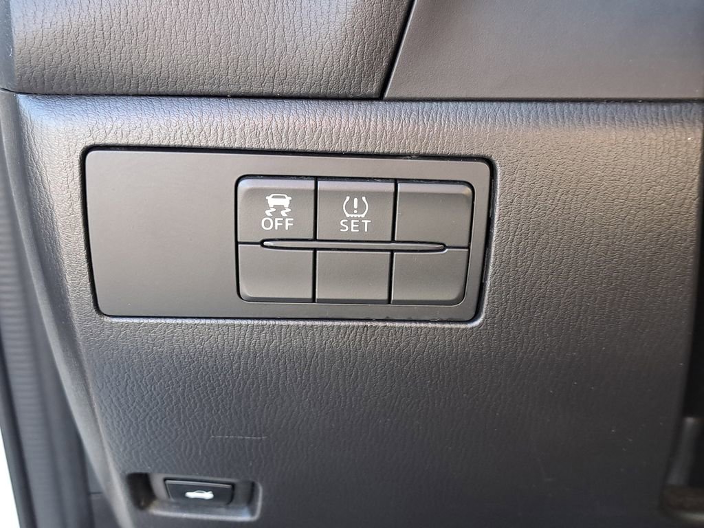 Used 2014 MAZDA MAZDA3 i SV image 23