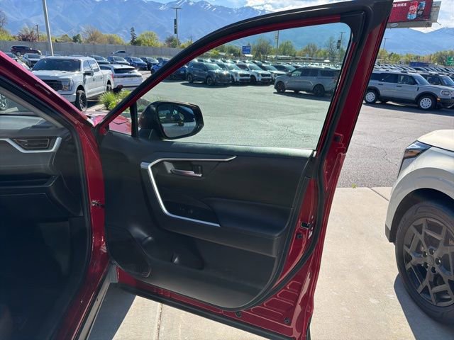 Used 2024 Toyota RAV4 XLE w/ Convenience Package image 32