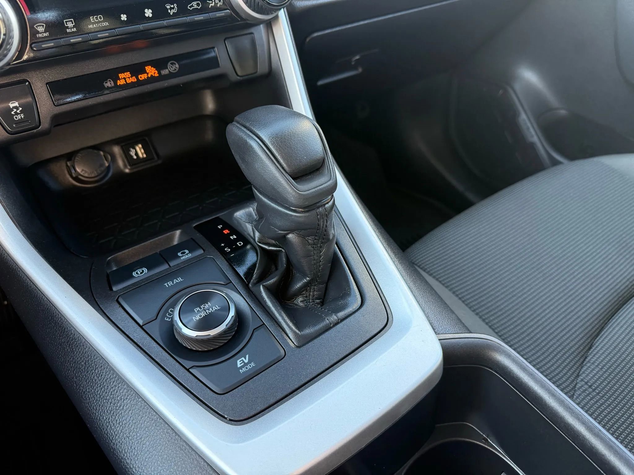Used 2024 Toyota RAV4 LE image 20