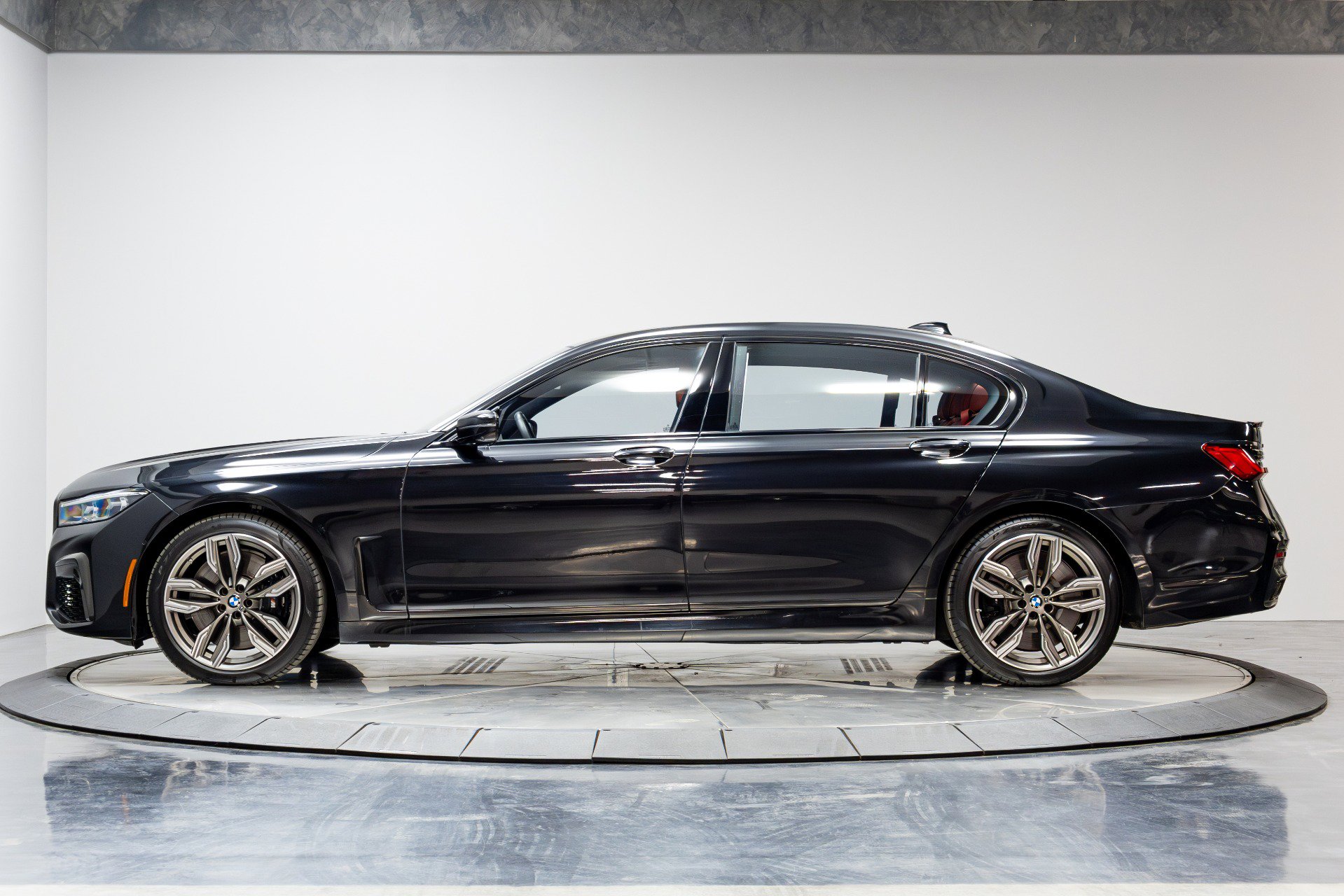 Used 2022 BMW M760i xDrive image 46