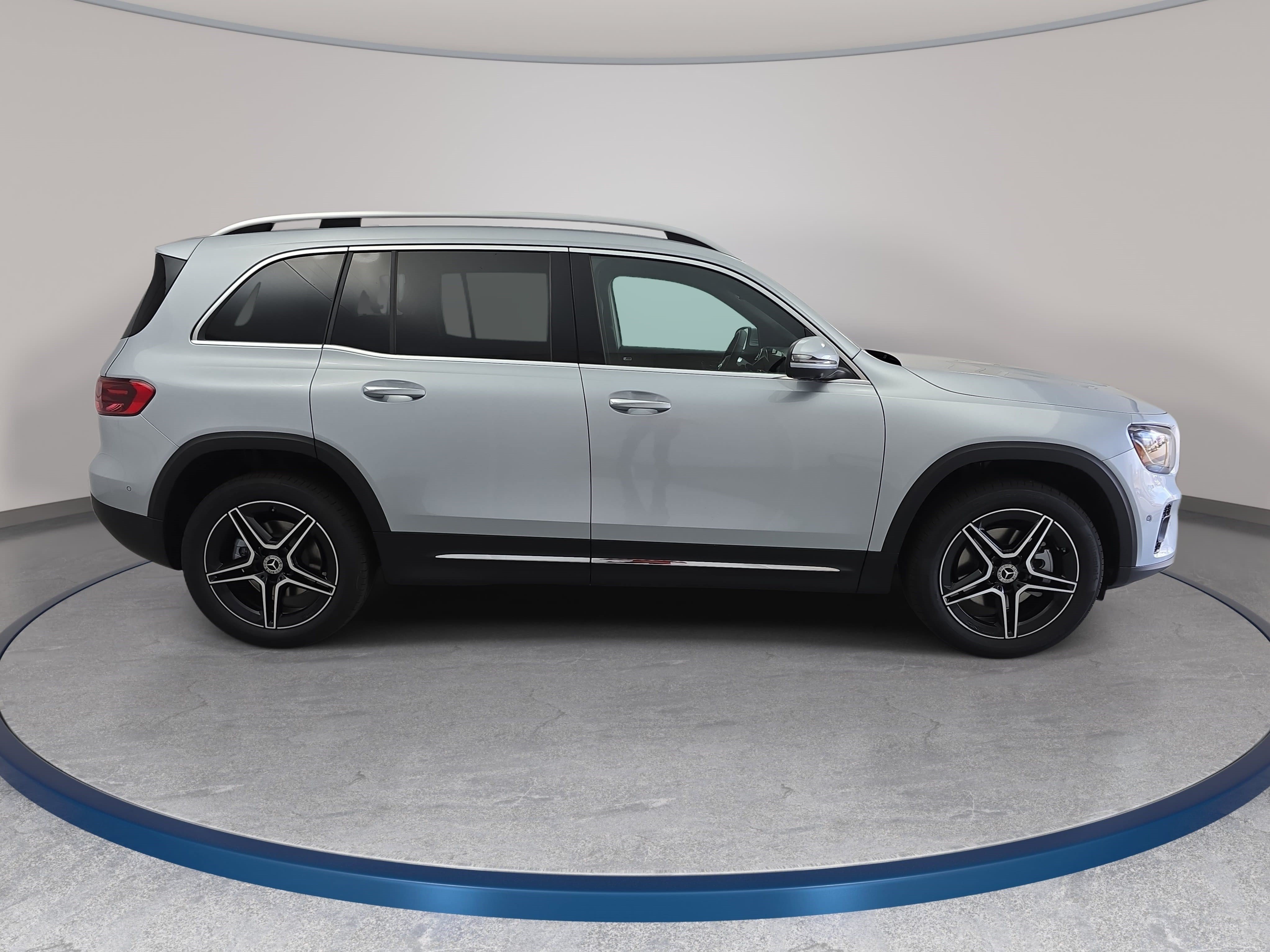 New 2026 Mercedes-Benz GLB 250 4MATIC image 4