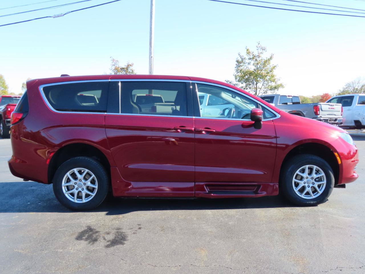 Used 2017 Chrysler Pacifica Touring FWD image 7