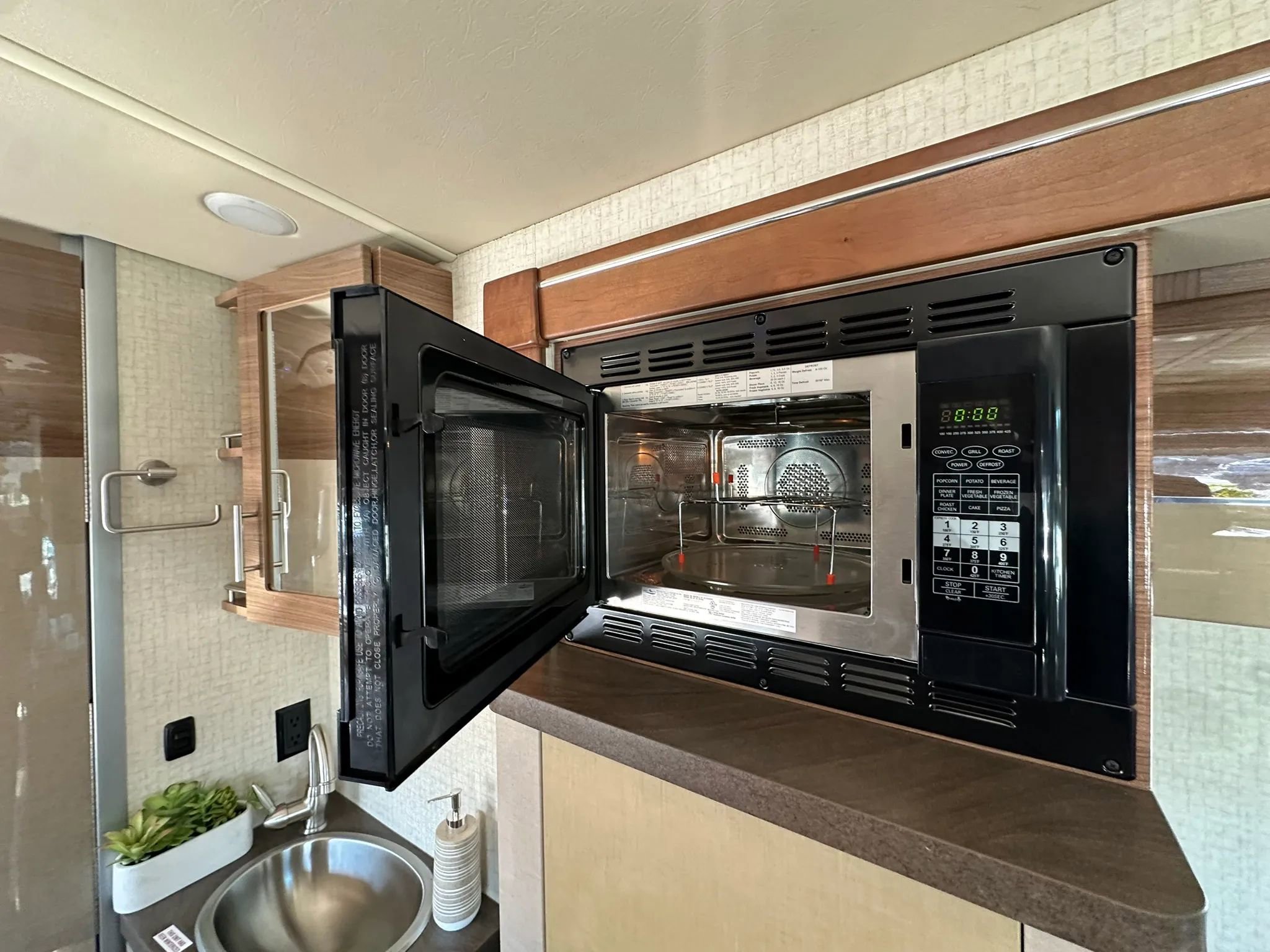 Used 2016 Mercedes-Benz Sprinter 3500 image 29