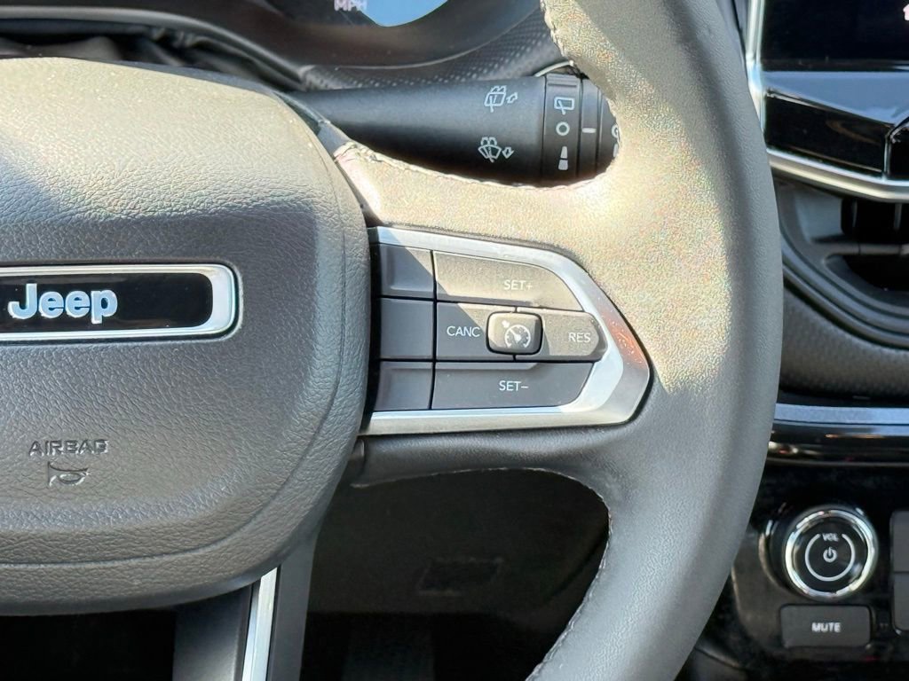 Used 2023 Jeep Compass Latitude AWD/4WD image 23