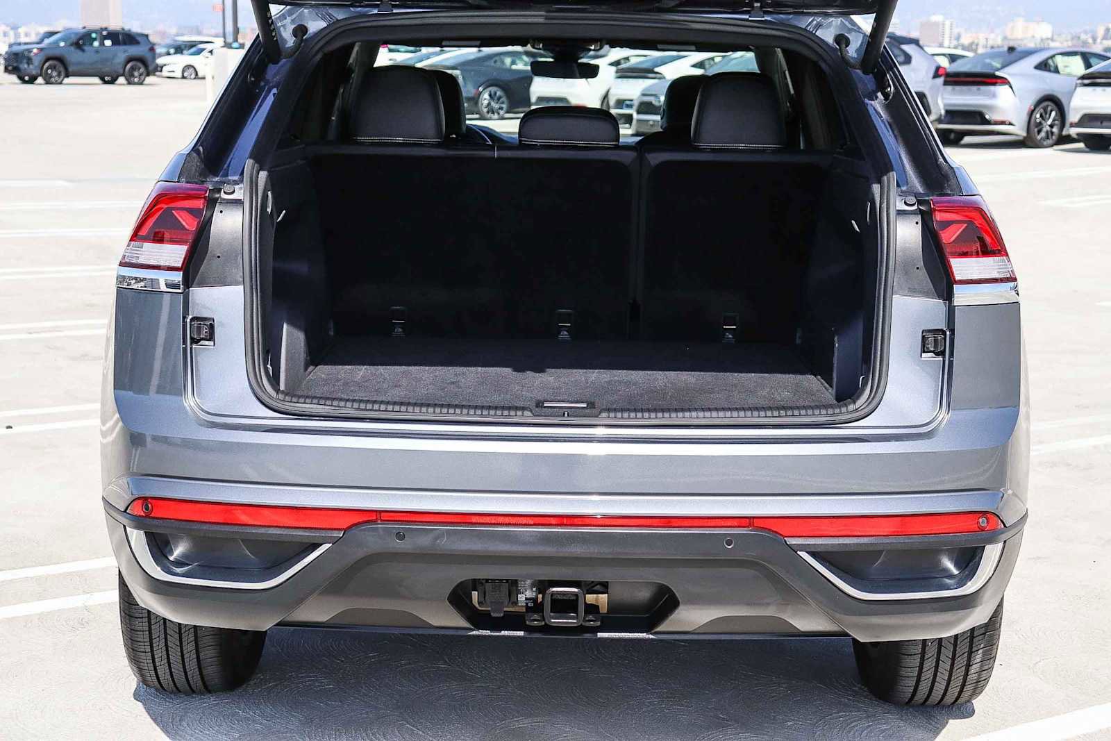 Used 2025 Volkswagen Atlas Cross Sport SE image 24